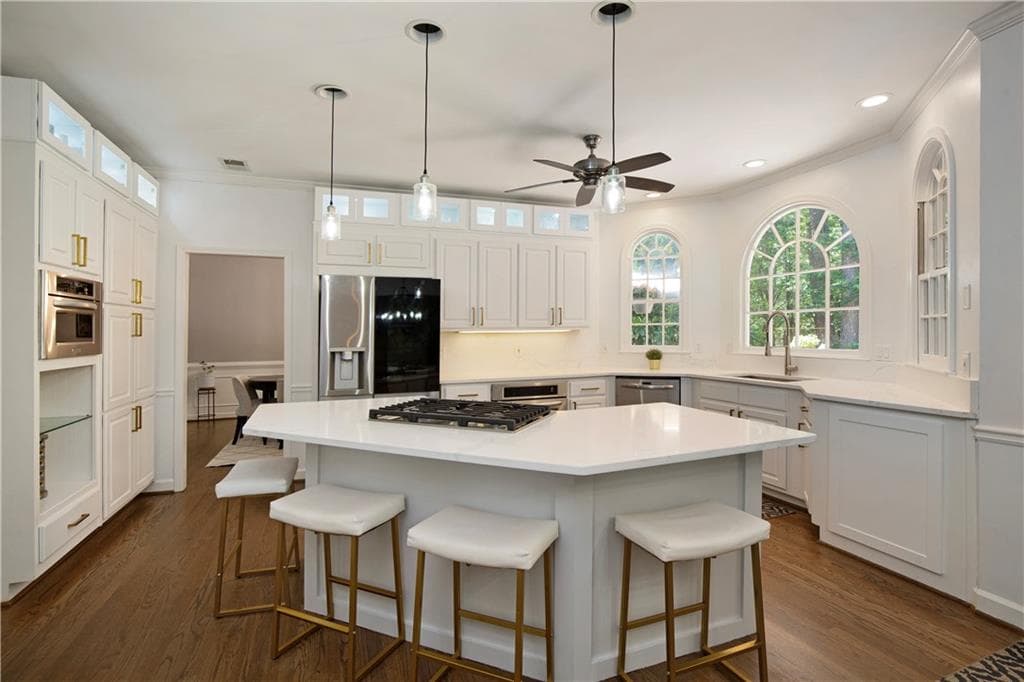 6 bedroom, 4 bathroom, 4,227 sq ft single family residence under contract at 2070 Linkside Drive, Alpharetta, GA 30005 — photo 8
