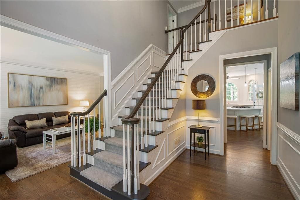 6 bedroom, 4 bathroom, 4,227 sq ft single family residence under contract at 2070 Linkside Drive, Alpharetta, GA 30005 — photo 2