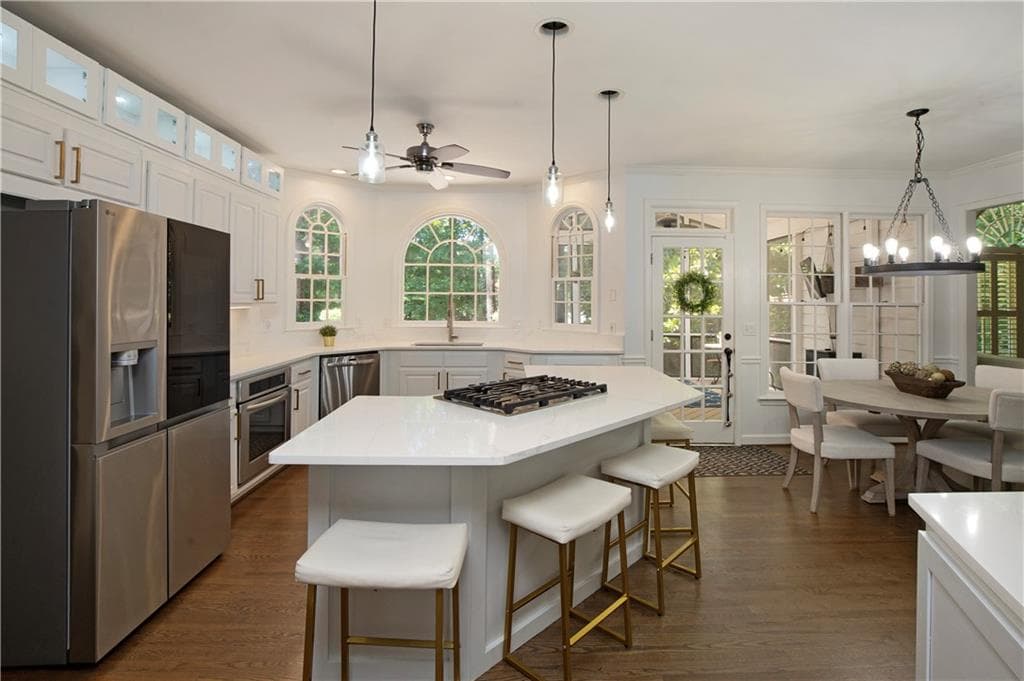 6 bedroom, 4 bathroom, 4,227 sq ft single family residence under contract at 2070 Linkside Drive, Alpharetta, GA 30005 — photo 5