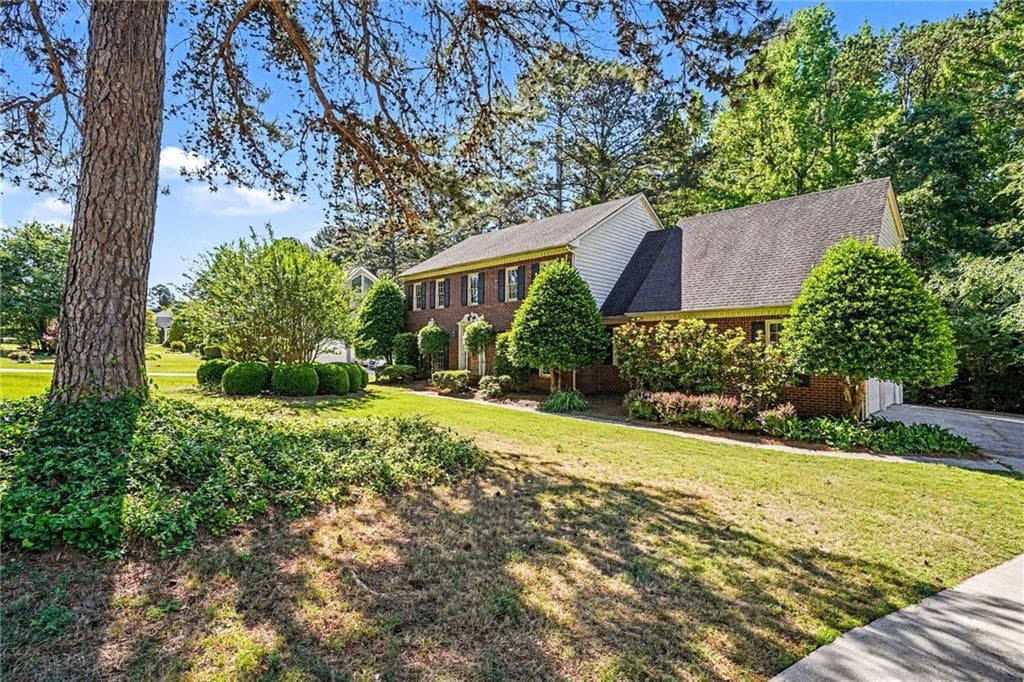 4 bedroom, 3 bathroom, 2,977 sq ft single family residence for sale at 1632 Ellington Road, Conyers, GA 30013 — photo 2
