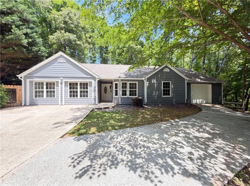 4 bedroom, 2 bathroom, 1,957 sq ft single family residence under contract at 1121 Canvas Back Drive, Woodstock, GA 30189