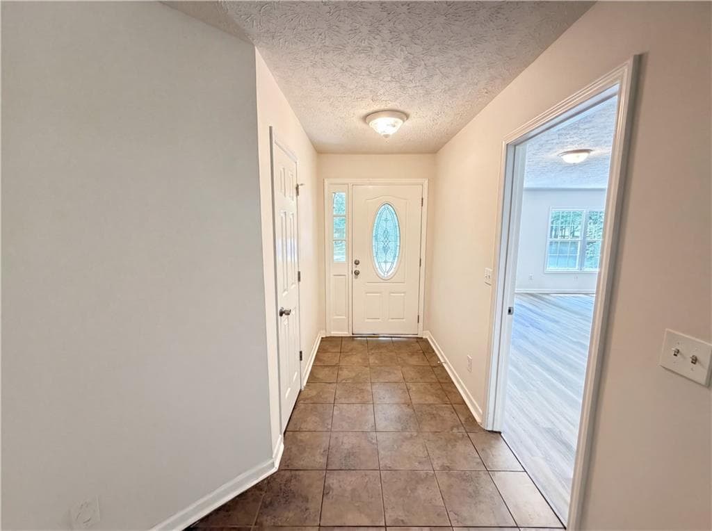 4 bedroom, 2 bathroom, 1,957 sq ft single family residence under contract at 1121 Canvas Back Drive, Woodstock, GA 30189 — photo 2