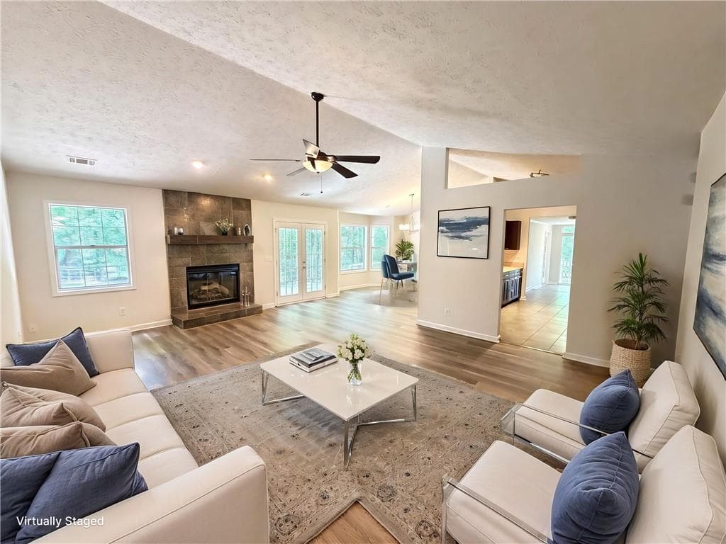 4 bedroom, 2 bathroom, 1,957 sq ft single family residence under contract at 1121 Canvas Back Drive, Woodstock, GA 30189 — photo 3