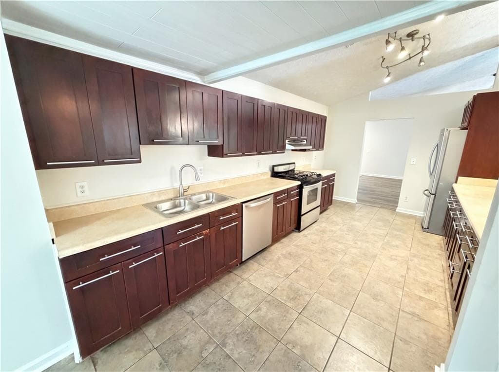 4 bedroom, 2 bathroom, 1,957 sq ft single family residence under contract at 1121 Canvas Back Drive, Woodstock, GA 30189 — photo 7