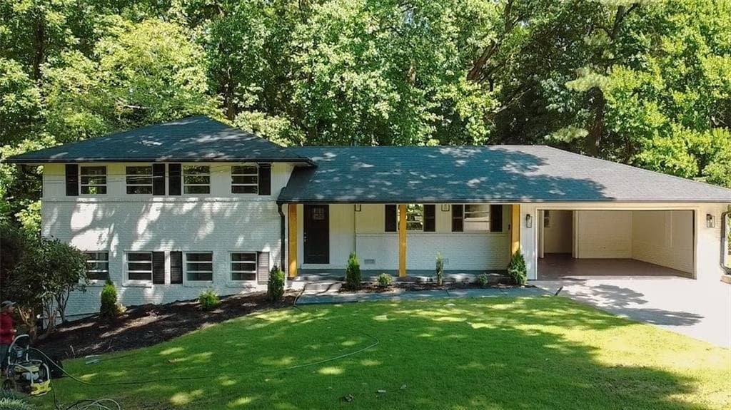 4 bedroom, 3 bathroom, 1,952 sq ft single family residence for sale at 3539 Embry Circle, Atlanta, GA 30341 — photo 3