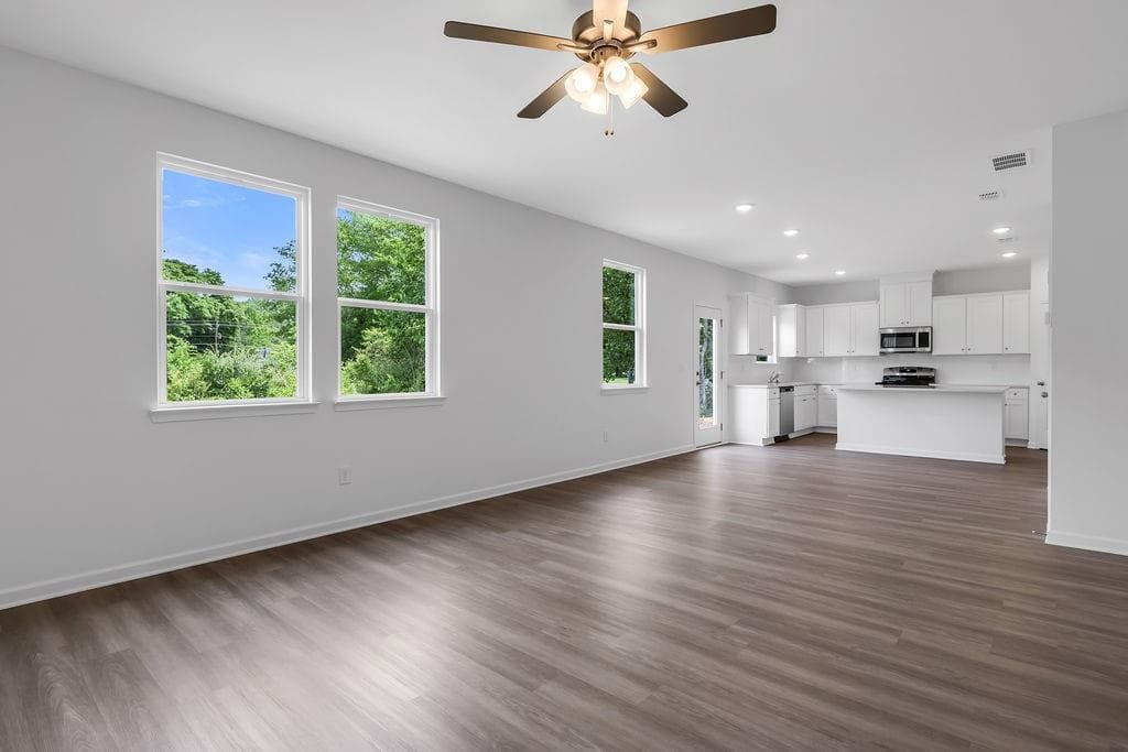 4 bedroom, 3 bathroom, 2,077 sq ft single family residence for sale at 172 Sweet Water Lane, Rome, GA 30161 — photo 6