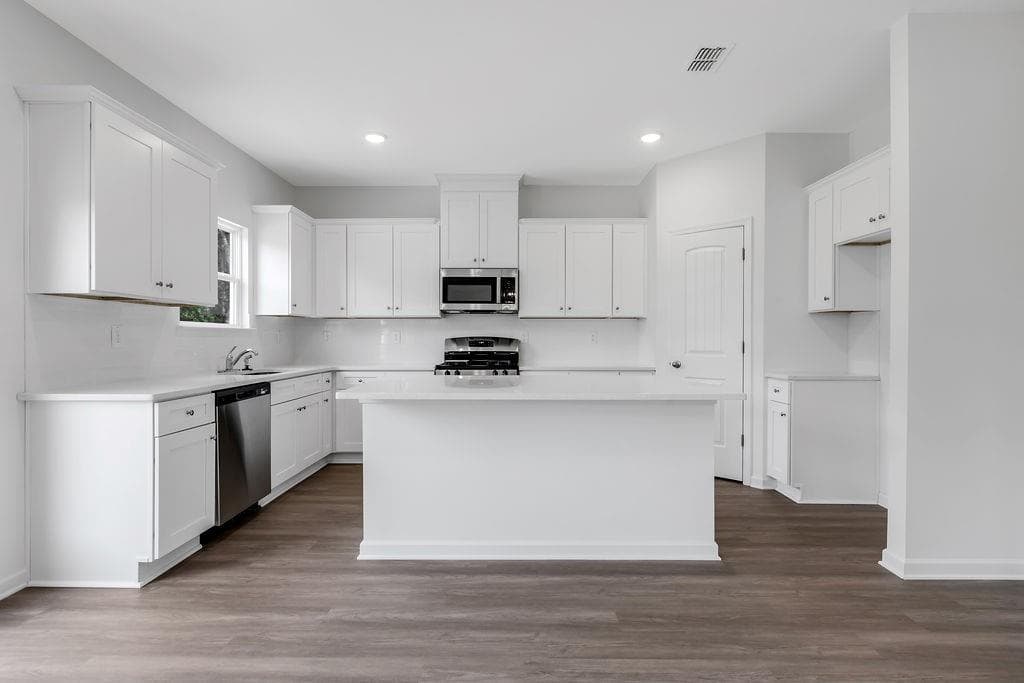 4 bedroom, 3 bathroom, 2,077 sq ft single family residence for sale at 172 Sweet Water Lane, Rome, GA 30161 — photo 7