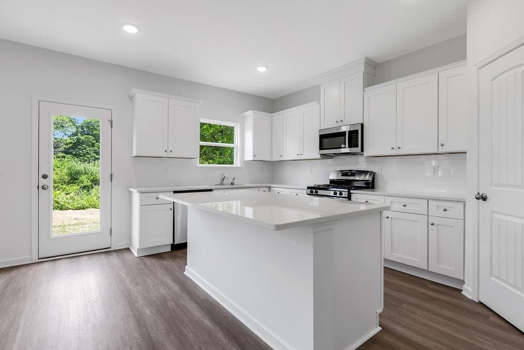 4 bedroom, 3 bathroom, 2,077 sq ft single family residence for sale at 172 Sweet Water Lane, Rome, GA 30161 — photo 8