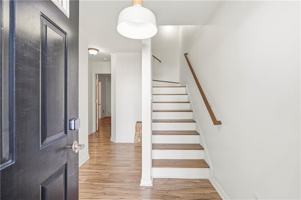 3 bedroom, 4 bathroom, 1,886 sq ft townhouse for sale at 1622 Indian Way, Cumming, GA 30040 — photo 7