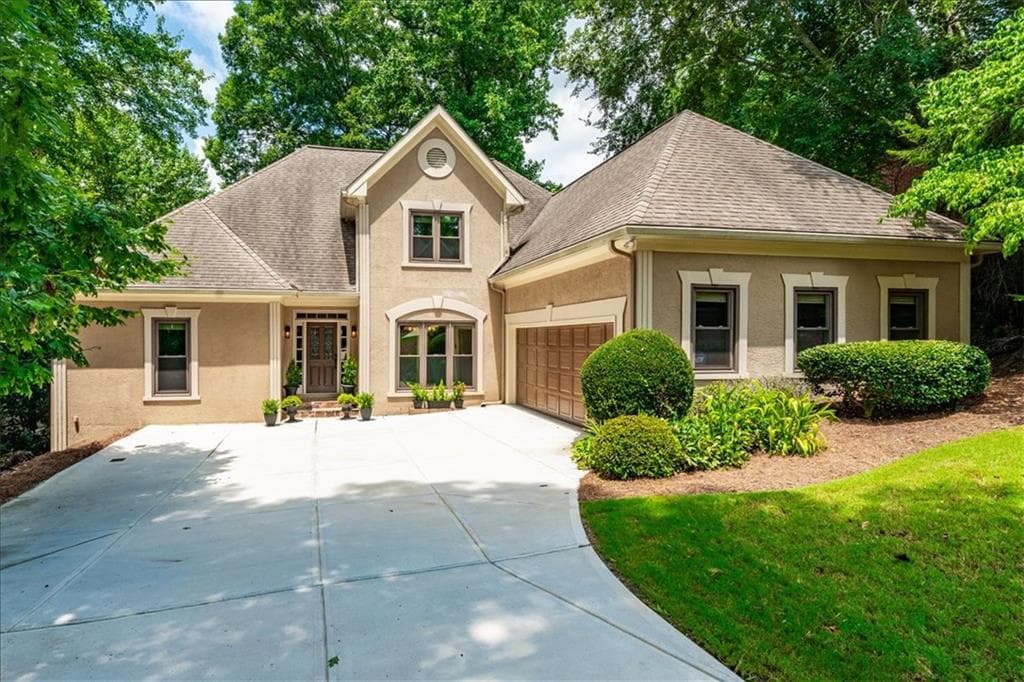 6 bedroom, 5 bathroom, 4,930 sq ft single family residence for sale at 5640 Sandown Way, Johns Creek, GA 30097 — photo 8
