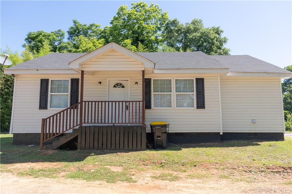 2 bedroom, 2 bathroom, 1,090 sq ft single family residence under contract at 53 Washington Drive, Forsyth, GA 31029