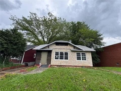 2 bedroom, 2 bathroom, 1,056 sq ft single family residence for sale at 1422 Boulevard, Atlanta, GA 30315