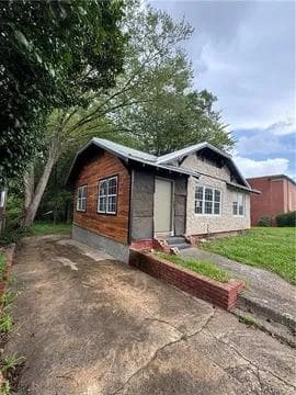 2 bedroom, 2 bathroom, 1,056 sq ft single family residence for sale at 1422 Boulevard, Atlanta, GA 30315 — photo 2