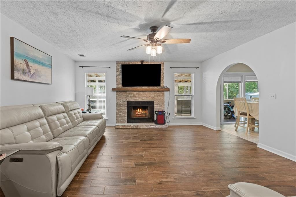 4 bedroom, 2 bathroom, 1,809 sq ft single family residence for sale at 1768 Floye Drive, Loganville, GA 30052 — photo 5
