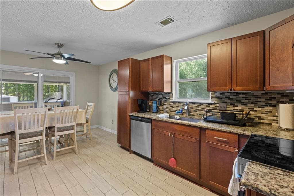 4 bedroom, 2 bathroom, 1,809 sq ft single family residence for sale at 1768 Floye Drive, Loganville, GA 30052 — photo 8