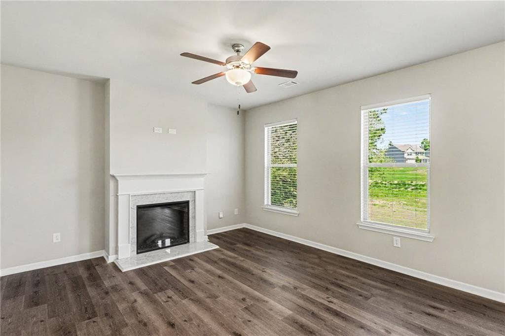 4 bedroom, 3 bathroom, 2,269 sq ft single family residence under contract at 105 Mcentyre Court, Calhoun, GA 30701 — photo 4
