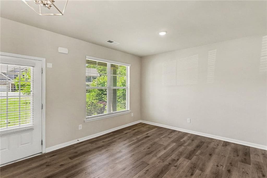 4 bedroom, 3 bathroom, 2,269 sq ft single family residence under contract at 105 Mcentyre Court, Calhoun, GA 30701 — photo 8