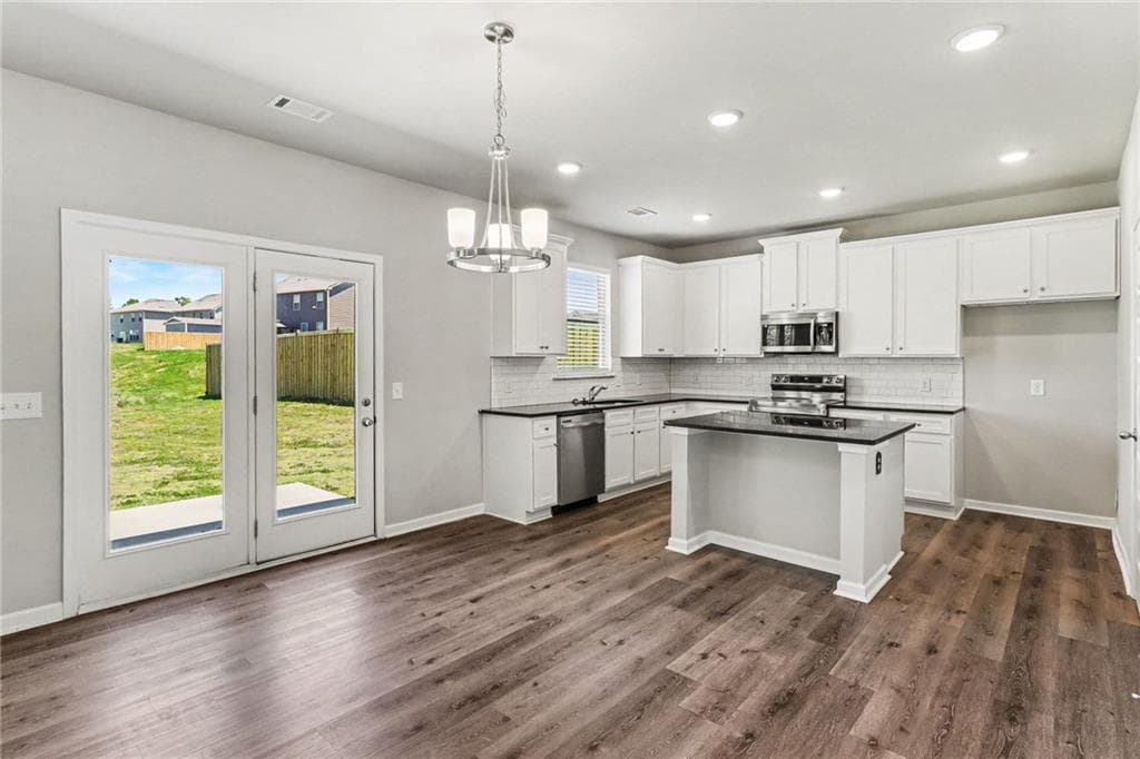 4 bedroom, 3 bathroom, 2,269 sq ft single family residence under contract at 105 Mcentyre Court, Calhoun, GA 30701 — photo 9