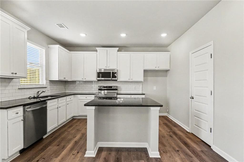 4 bedroom, 3 bathroom, 2,269 sq ft single family residence under contract at 105 Mcentyre Court, Calhoun, GA 30701 — photo 10