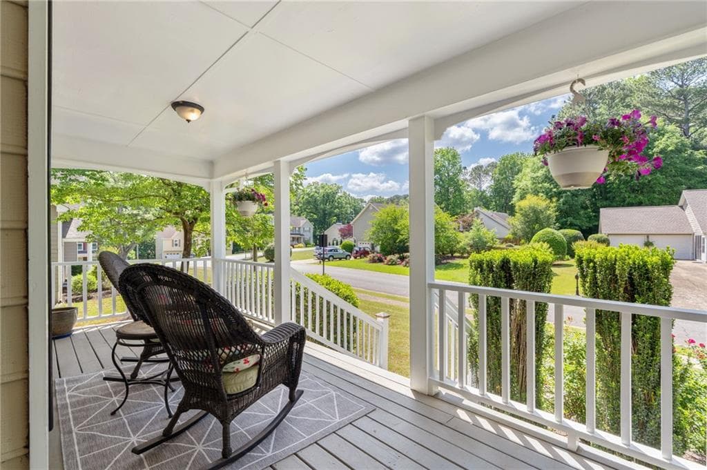4 bedroom, 3 bathroom, 2,024 sq ft single family residence for sale at 304 Rose Creek Way, Woodstock, GA 30189 — photo 2
