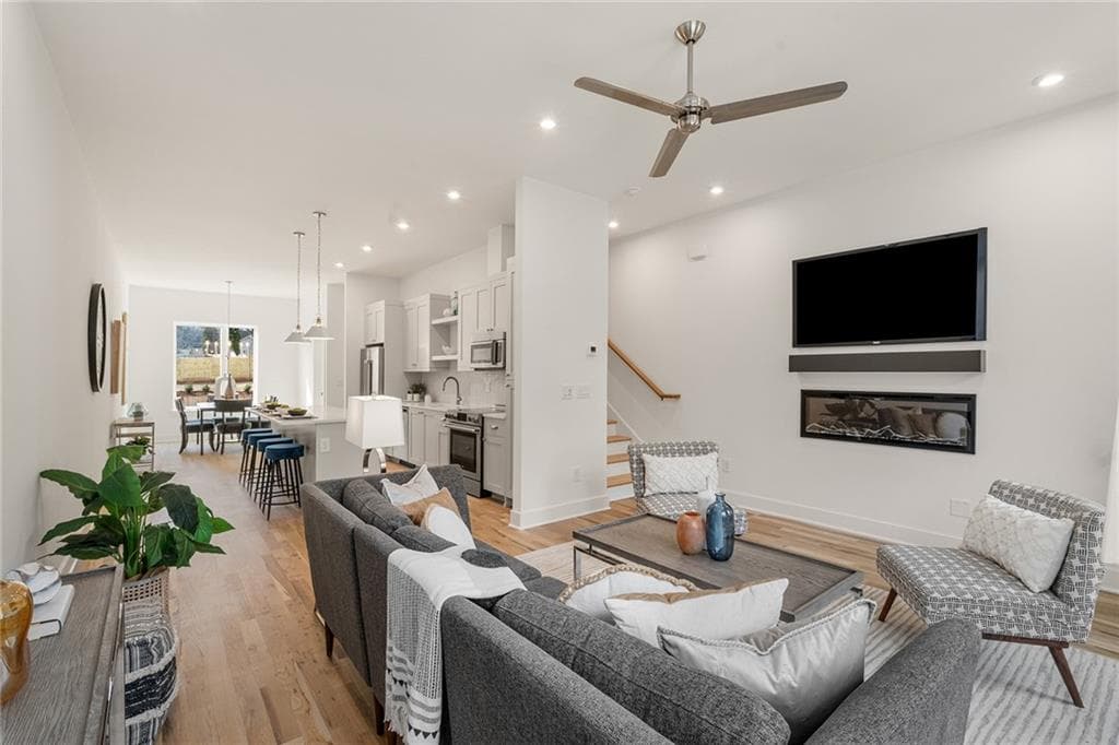 3 bedroom, 3 bathroom, 1,855 sq ft townhouse for sale at 1237 Memorial Drive 406, Atlanta, GA 30316 — photo 1 of 38