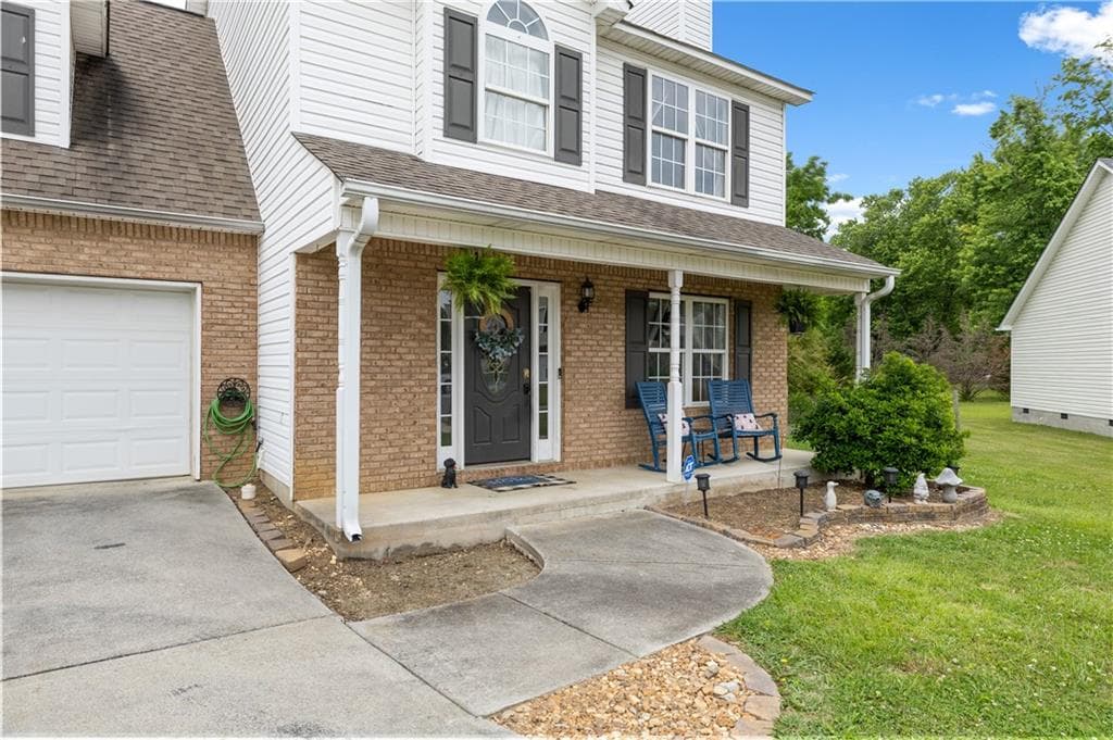 4 bedroom, 3 bathroom single family residence for sale at 106 Summerfield Court, Calhoun, GA 30701 — photo 3