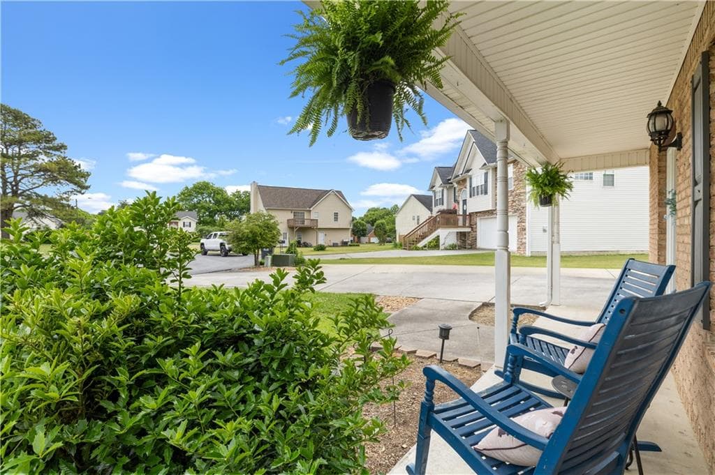 4 bedroom, 3 bathroom single family residence for sale at 106 Summerfield Court, Calhoun, GA 30701 — photo 4