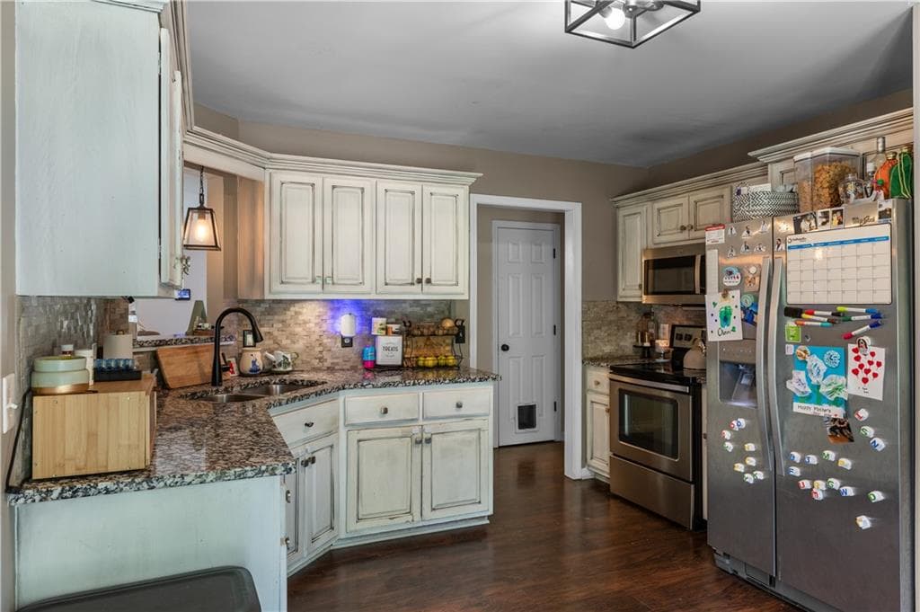 4 bedroom, 3 bathroom single family residence for sale at 106 Summerfield Court, Calhoun, GA 30701 — photo 9