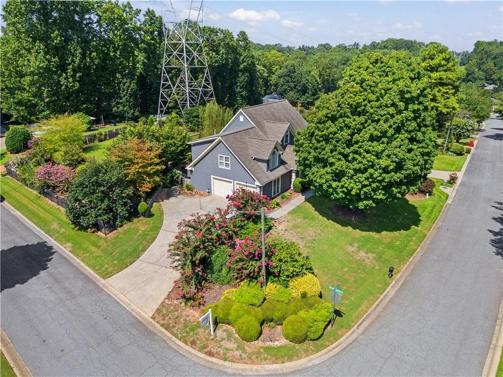 4 bedroom, 3 bathroom, 3,024 sq ft single family residence for sale at 931 New Bedford Drive, Marietta, GA 30068 — photo 3