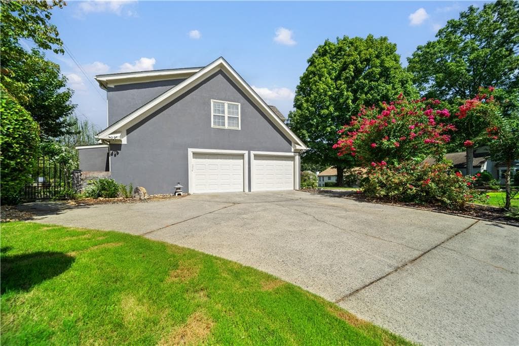 4 bedroom, 3 bathroom, 3,024 sq ft single family residence for sale at 931 New Bedford Drive, Marietta, GA 30068 — photo 4