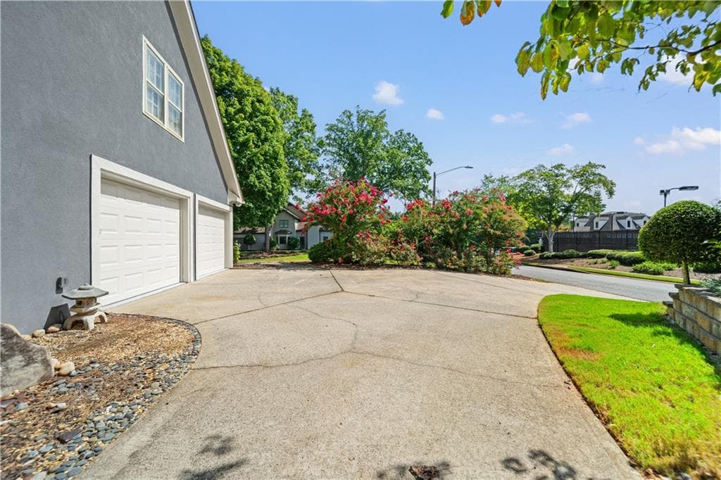 4 bedroom, 3 bathroom, 3,024 sq ft single family residence for sale at 931 New Bedford Drive, Marietta, GA 30068 — photo 5