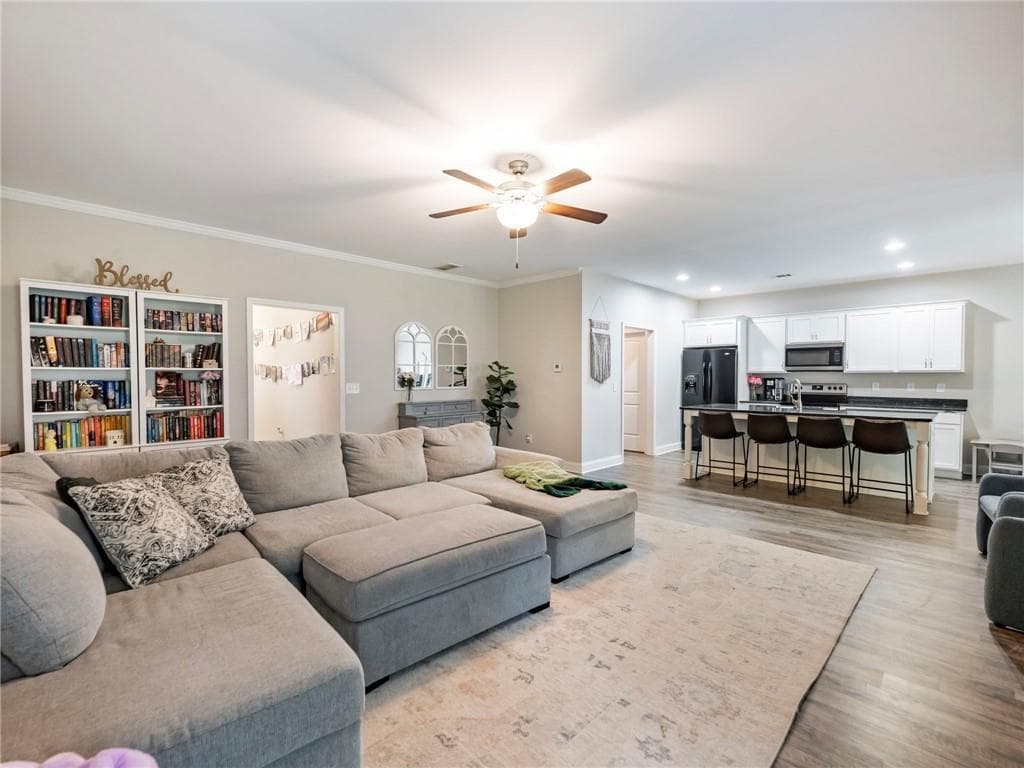 4 bedroom, 3 bathroom, 2,255 sq ft single family residence for sale at 6357 Woodland Station Drive, Lula, GA 30554 — photo 6