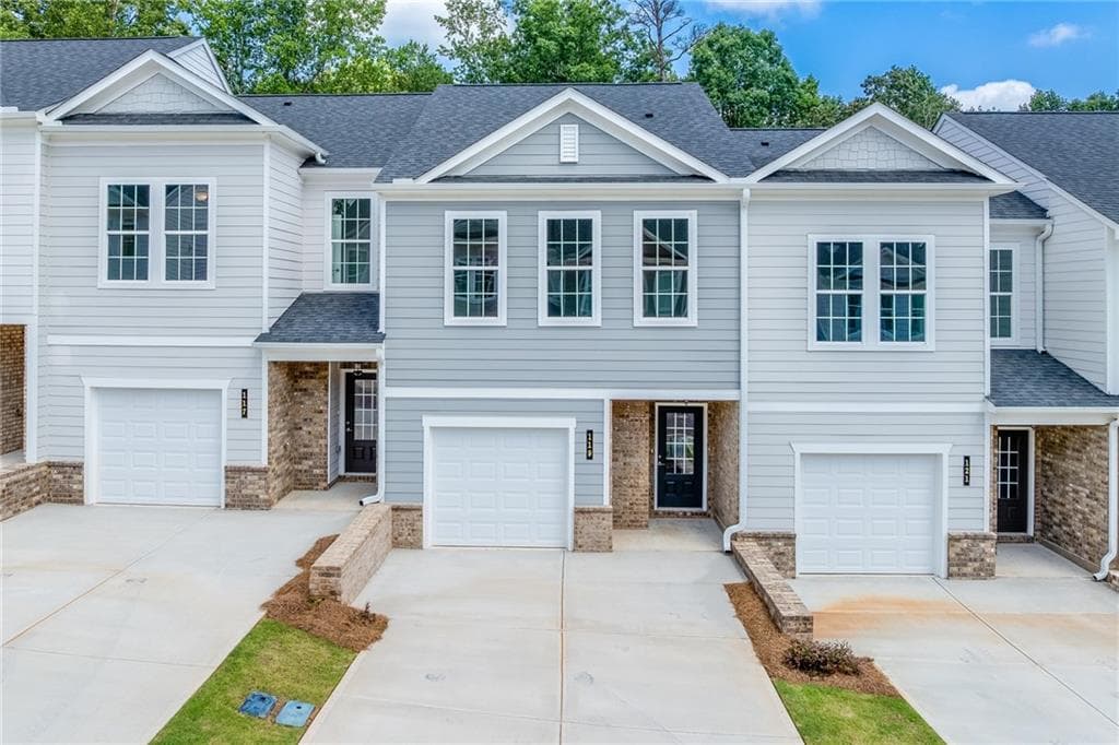 3 bedroom, 3 bathroom, 1,384 sq ft townhouse under contract at 119 Greenview Lot 1303 Court, Homer, GA 30547