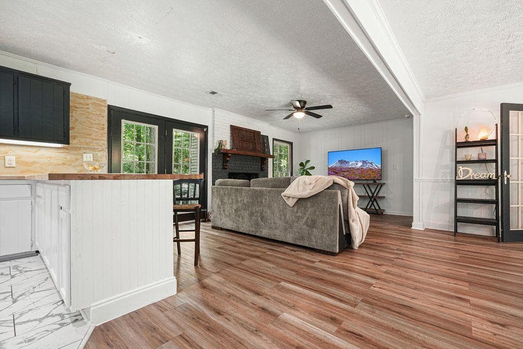 3 bedroom, 2 bathroom, 1,860 sq ft single family residence for sale at 285 Hembredge Drive, Canton, GA 30115 — photo 6