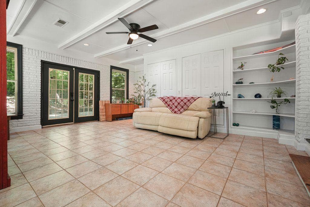3 bedroom, 2 bathroom, 1,860 sq ft single family residence for sale at 285 Hembredge Drive, Canton, GA 30115 — photo 8
