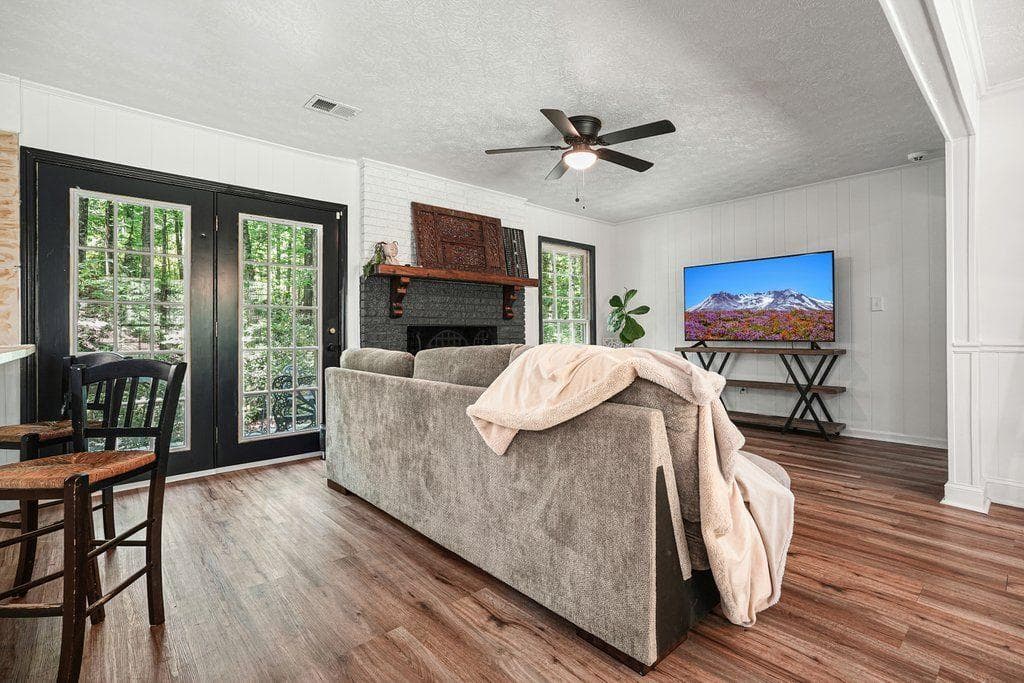 3 bedroom, 2 bathroom, 1,860 sq ft single family residence for sale at 285 Hembredge Drive, Canton, GA 30115 — photo 10