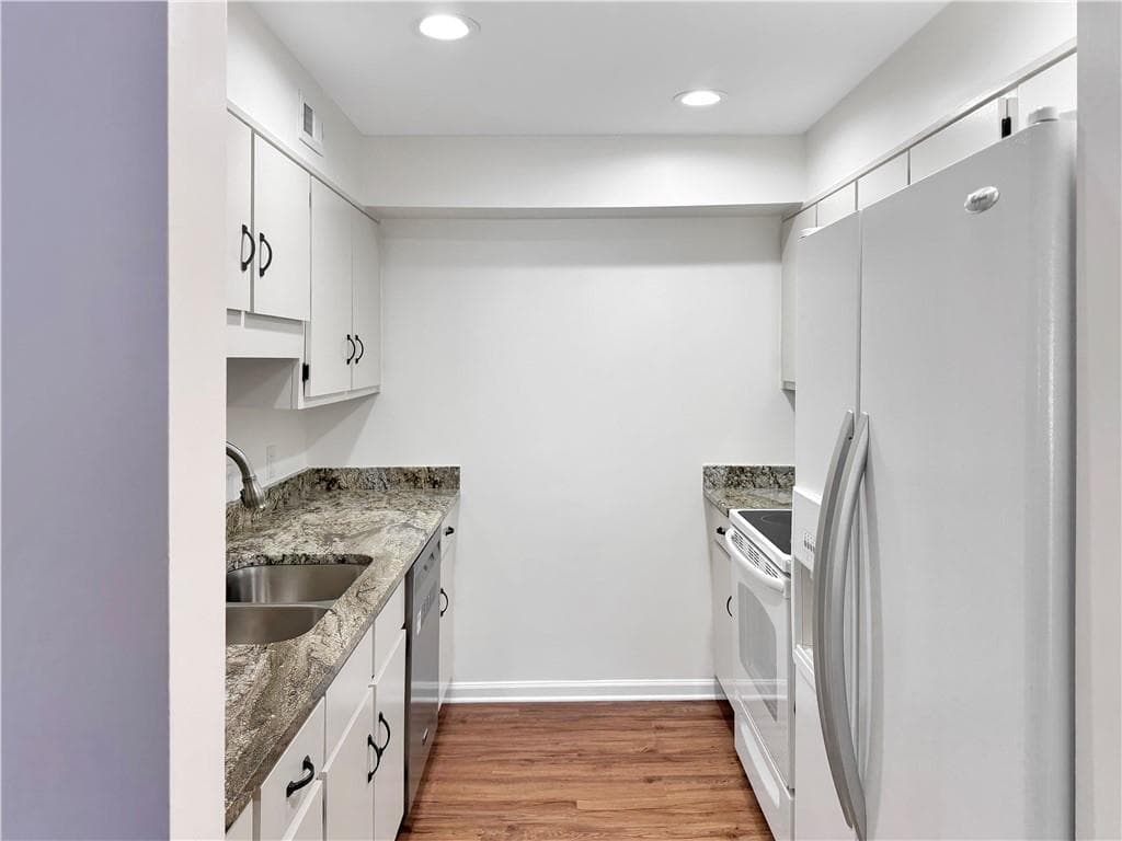 1 bedroom, 1 bathroom, 700 sq ft condominium under contract at 475 Mount Vernon Highway C131, Atlanta, GA 30328 — photo 5