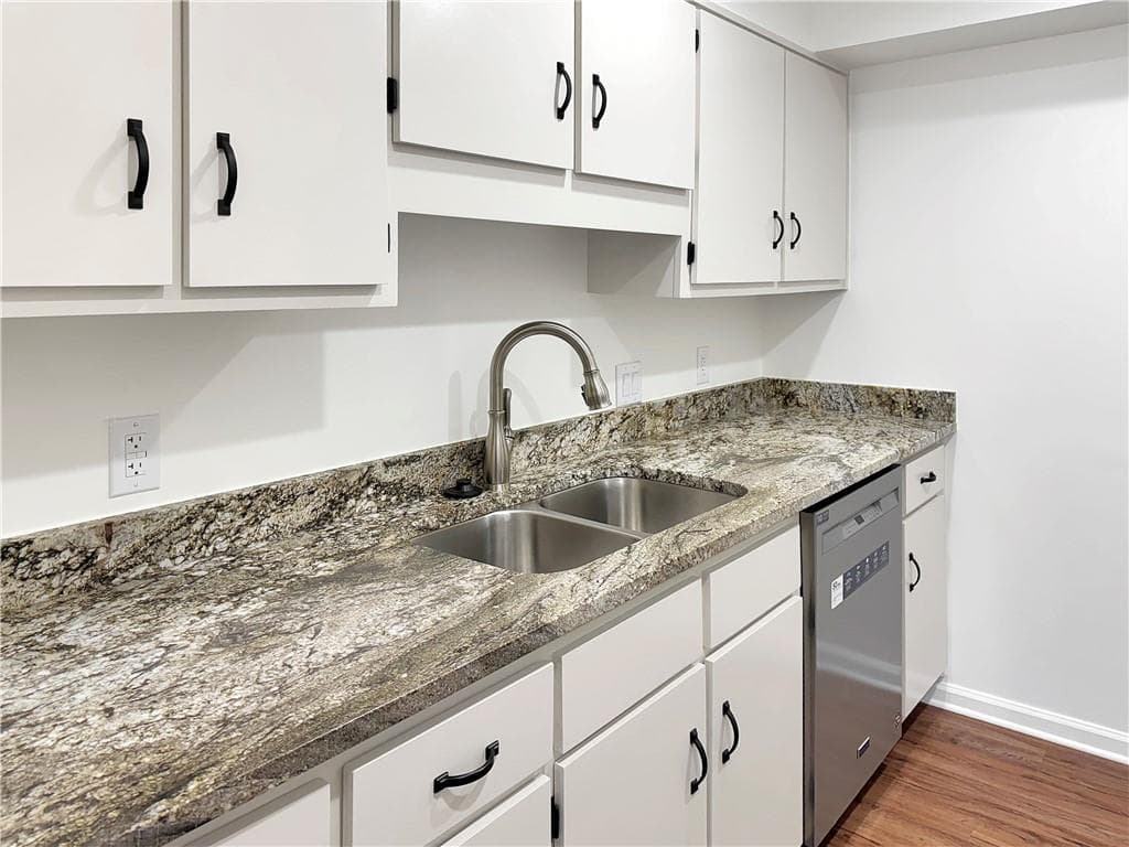 1 bedroom, 1 bathroom, 700 sq ft condominium under contract at 475 Mount Vernon Highway C131, Atlanta, GA 30328 — photo 2