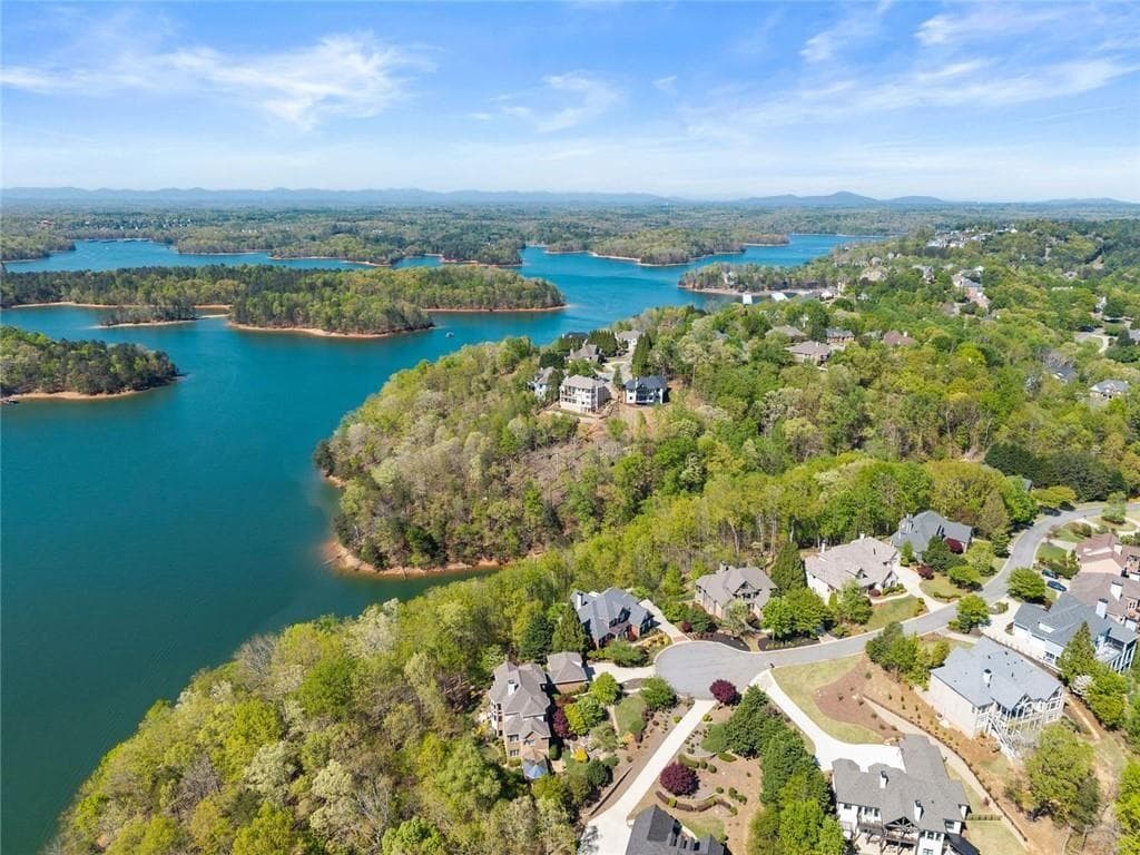 4 bedroom, 5 bathroom, 5,246 sq ft single family residence for sale at 3738 Wavespray Court, Gainesville, GA 30506 — photo 3