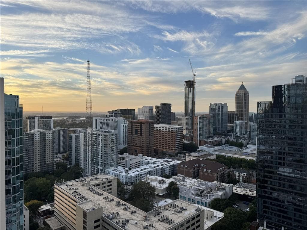 1 bedroom, 1 bathroom, 748 sq ft condominium for sale at 855 Peachtree Street 2812, Atlanta, GA 30308 — photo 4