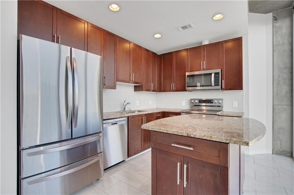 1 bedroom, 1 bathroom, 748 sq ft condominium for sale at 855 Peachtree Street 2812, Atlanta, GA 30308 — photo 9