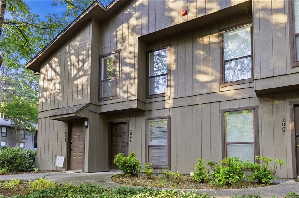 2 bedroom, 1 bathroom, 1,109 sq ft condominium for sale at 2006 Cumberland Court, Smyrna, GA 30080 — photo 3