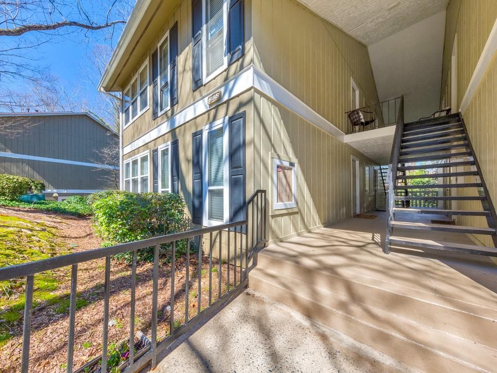 2 bedroom, 2 bathroom, 748 sq ft condominium for rent at 5155 Roswell Road 1, Atlanta, GA 30342 for $1,500 a month — photo 2