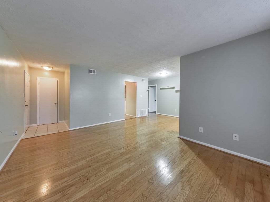 2 bedroom, 2 bathroom, 748 sq ft condominium for rent at 5155 Roswell Road 1, Atlanta, GA 30342 for $1,500 a month — photo 6