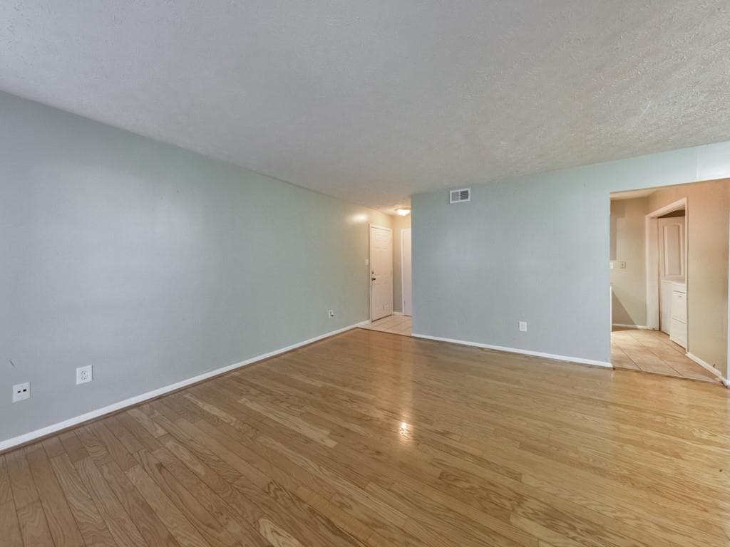 2 bedroom, 2 bathroom, 748 sq ft condominium for rent at 5155 Roswell Road 1, Atlanta, GA 30342 for $1,500 a month — photo 7