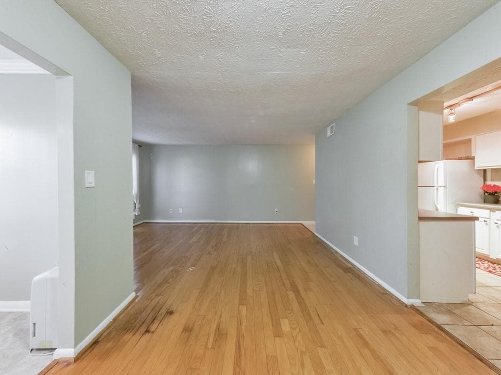 2 bedroom, 2 bathroom, 748 sq ft condominium for rent at 5155 Roswell Road 1, Atlanta, GA 30342 for $1,500 a month — photo 9