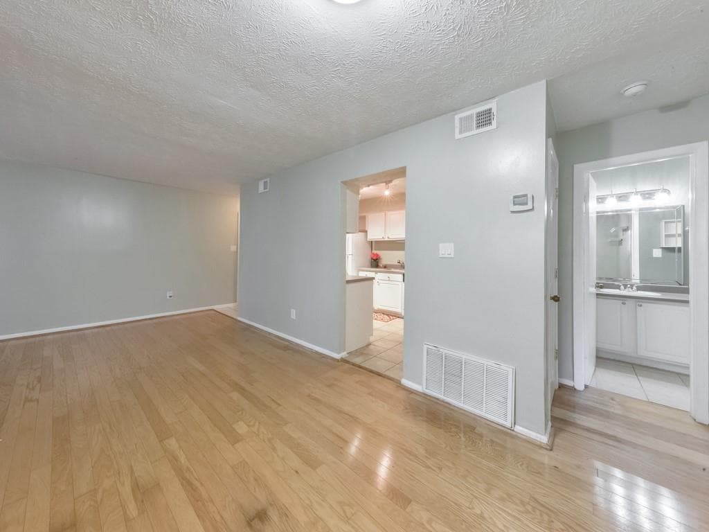 2 bedroom, 2 bathroom, 748 sq ft condominium for rent at 5155 Roswell Road 1, Atlanta, GA 30342 for $1,500 a month — photo 10