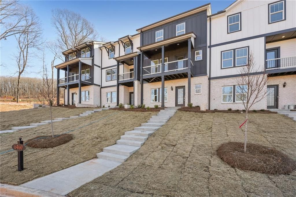 4 bedroom, 5 bathroom, 2,247 sq ft townhouse under contract at 6460 Pinin Place, Cumming, GA 30041 — photo 2