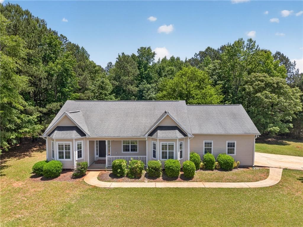3 bedroom, 2 bathroom, 1,685 sq ft single family residence sold at 240 Ashley Trace Drive, Locust Grove, GA 30248