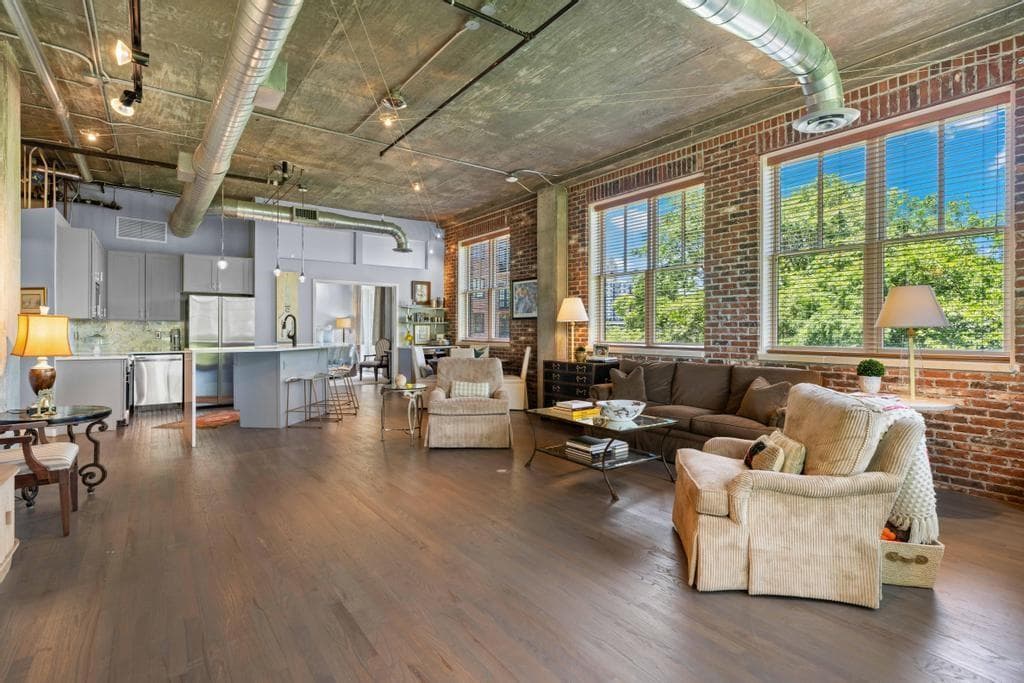 2 bedroom, 2 bathroom, 1,360 sq ft condominium for sale at 3235 Roswell Road 604, Atlanta, GA 30305